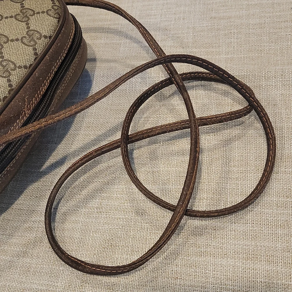 Authentic Gucci vintage sling bag - Picture 7 of 11